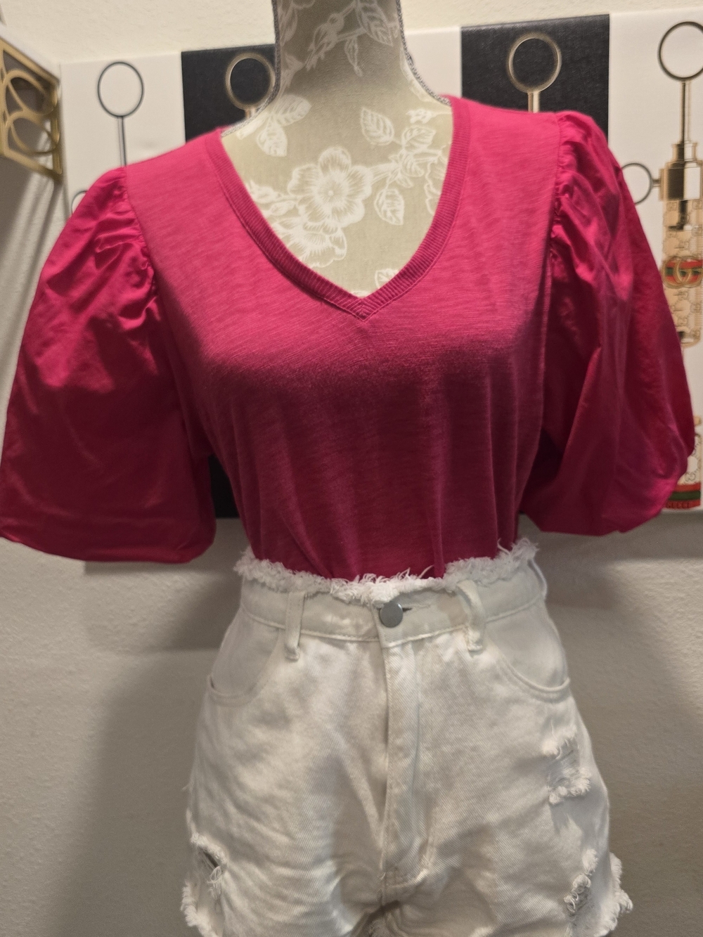 Express Women's Hot Pink Puff-Sleeve V-Neck Tee